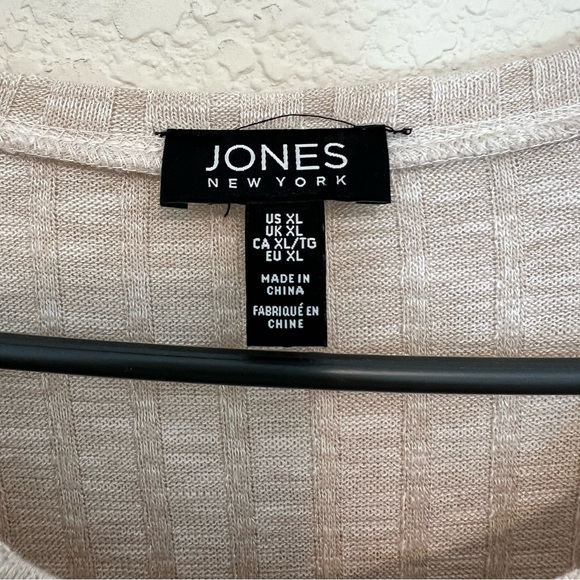 Contrast Neutral Sweater - Picture 5 of 5